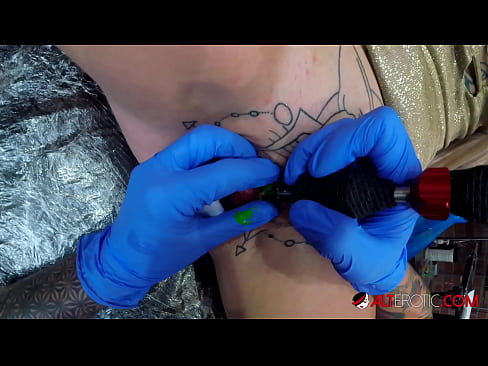 ❤️ Ekstremt tatovert hottie Sully Savage tok en tatovering på klitoris ❌ Analporno ved no.camporner.top ❌️
